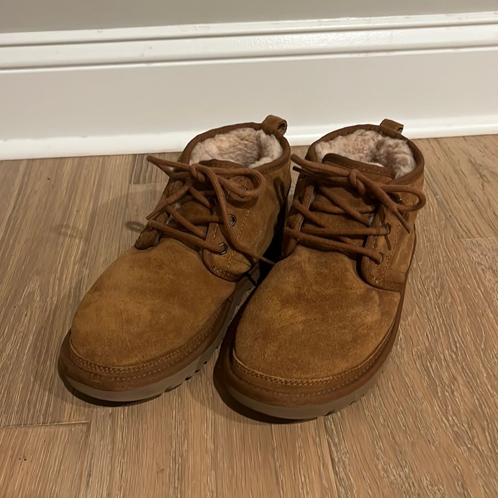 Ugg Womens Nuemel Boots size 8 Chestnut great condition